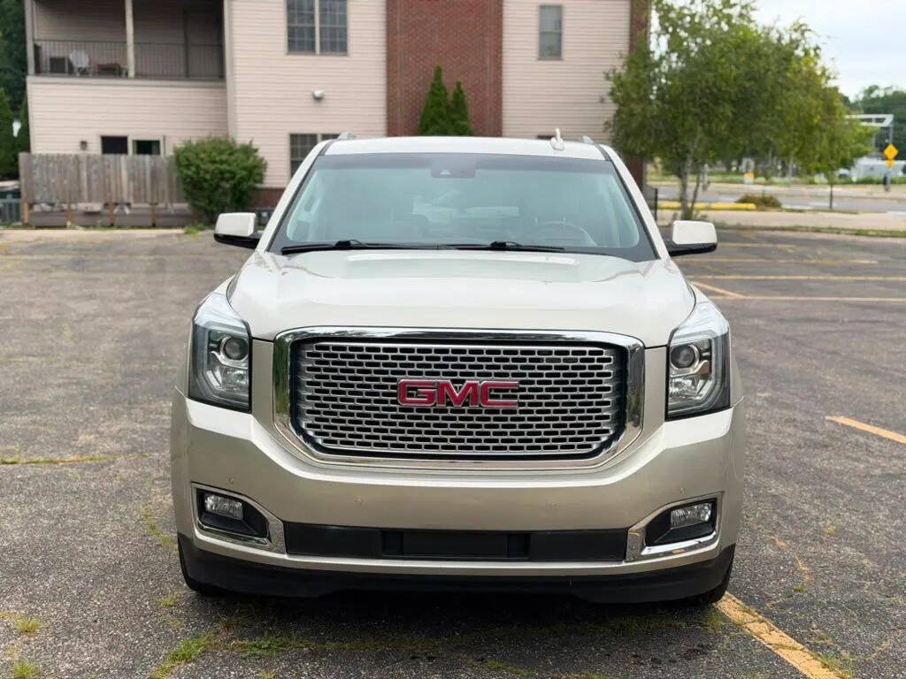 Used 2015 GMC Yukon Denali w/ Premium Package AWD/4WD image 2