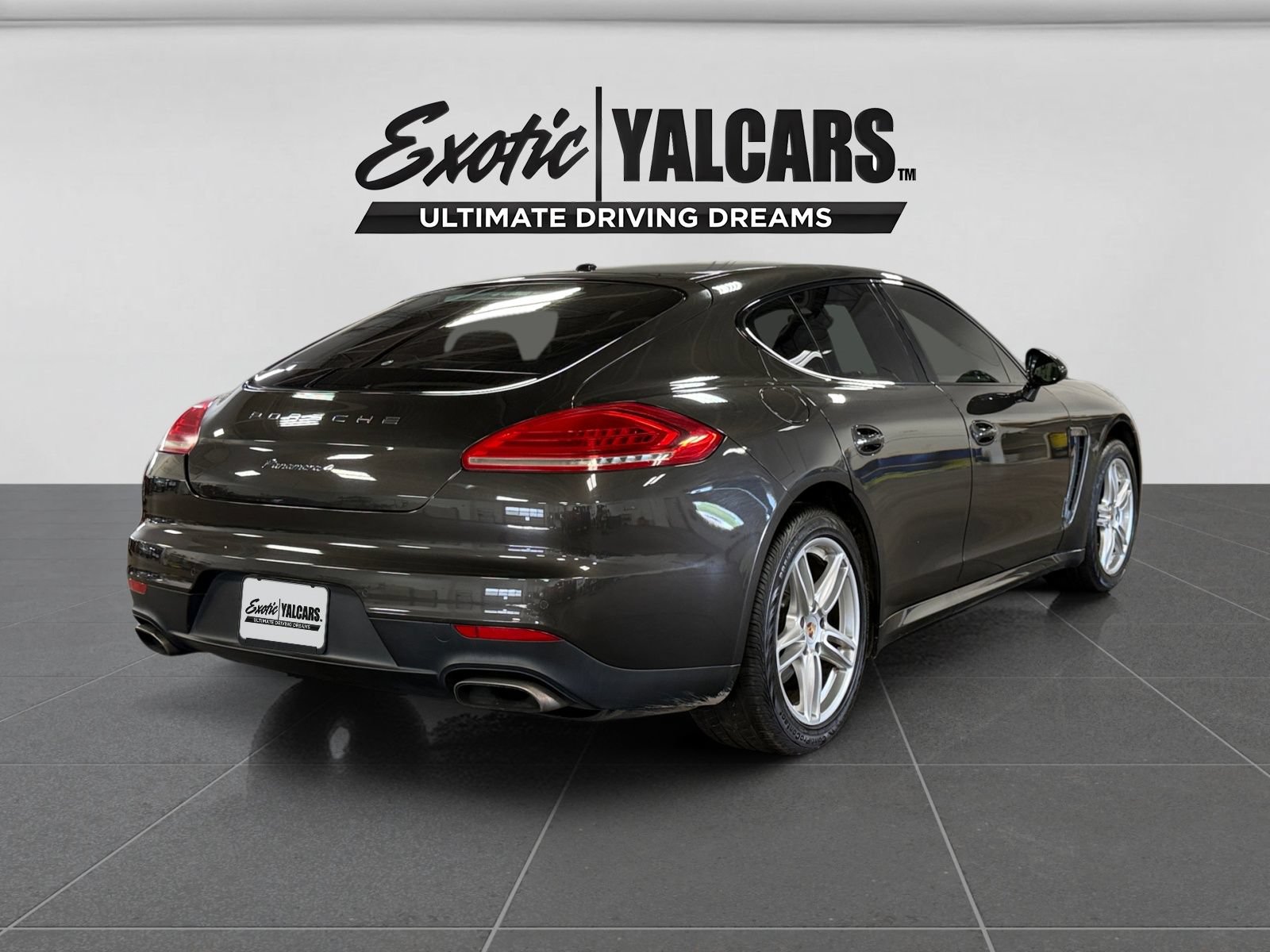 Used 2014 Porsche Panamera 4 w/ Premium Package AWD/4WD image 5