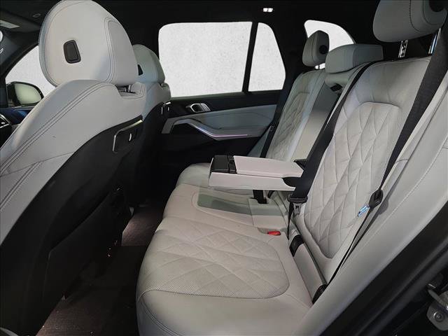 Used 2024 BMW X5 xDrive40i w/ M Sport Package AWD/4WD image 15
