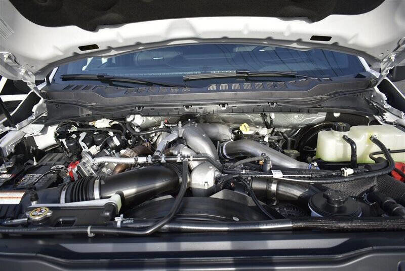 Used 2025 Ford F350 Platinum w/ FX4 Off-Road Package image 9