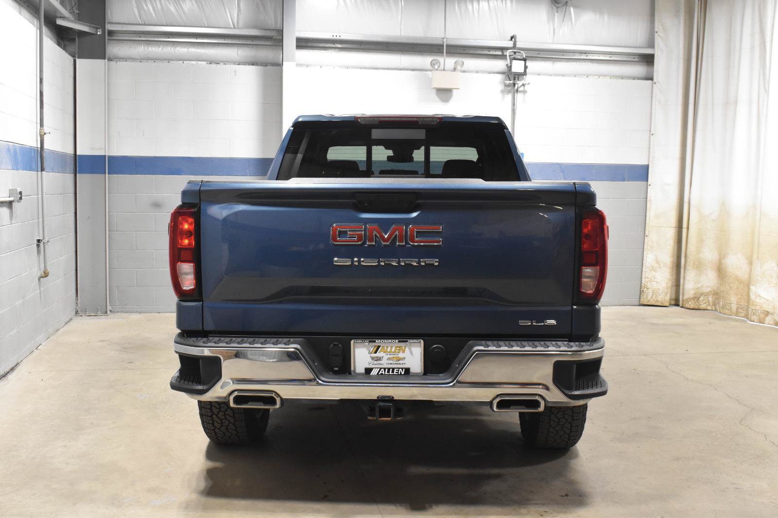 Used 2024 GMC Sierra 1500 SLE w/ Preferred Package AWD/4WD image 25
