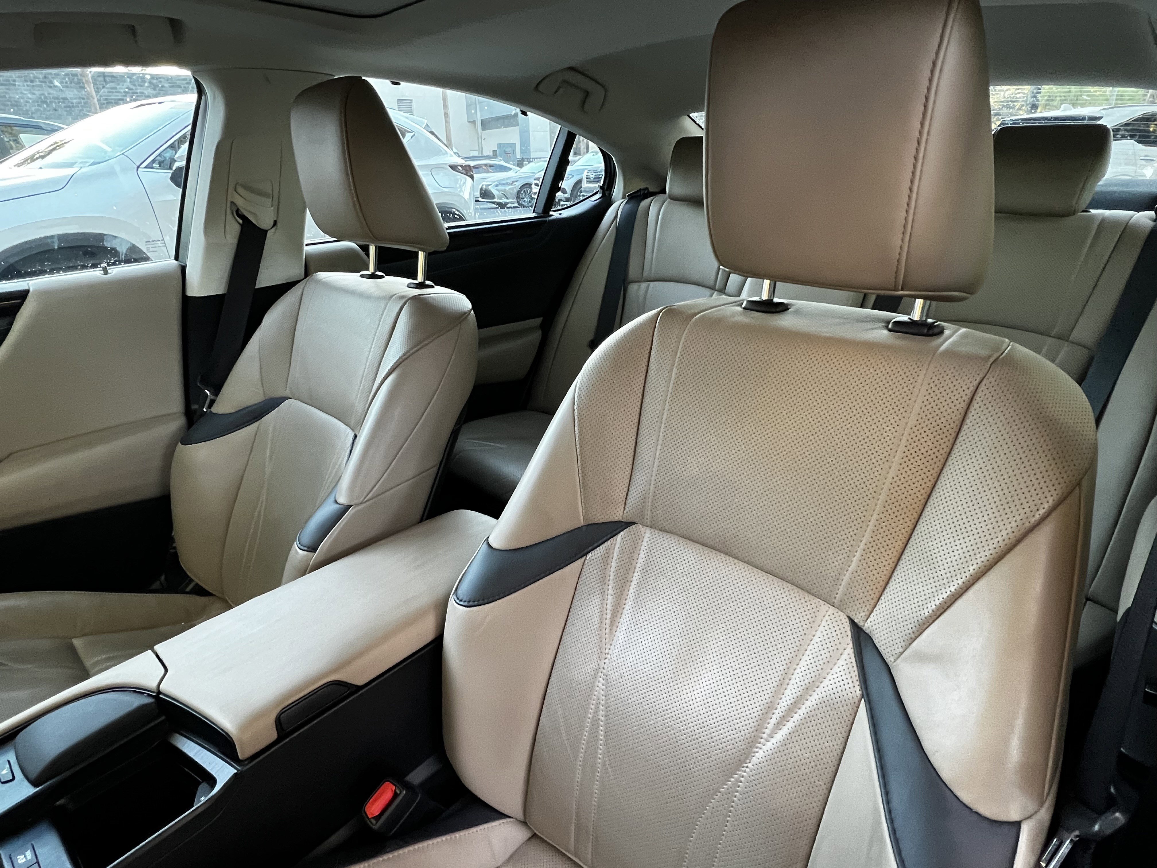 Used 2021 Lexus ES 300h Ultra Luxury w/ Accessory Package 2 image 18