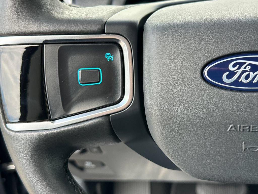 Used 2025 Ford Expedition Active RWD image 16