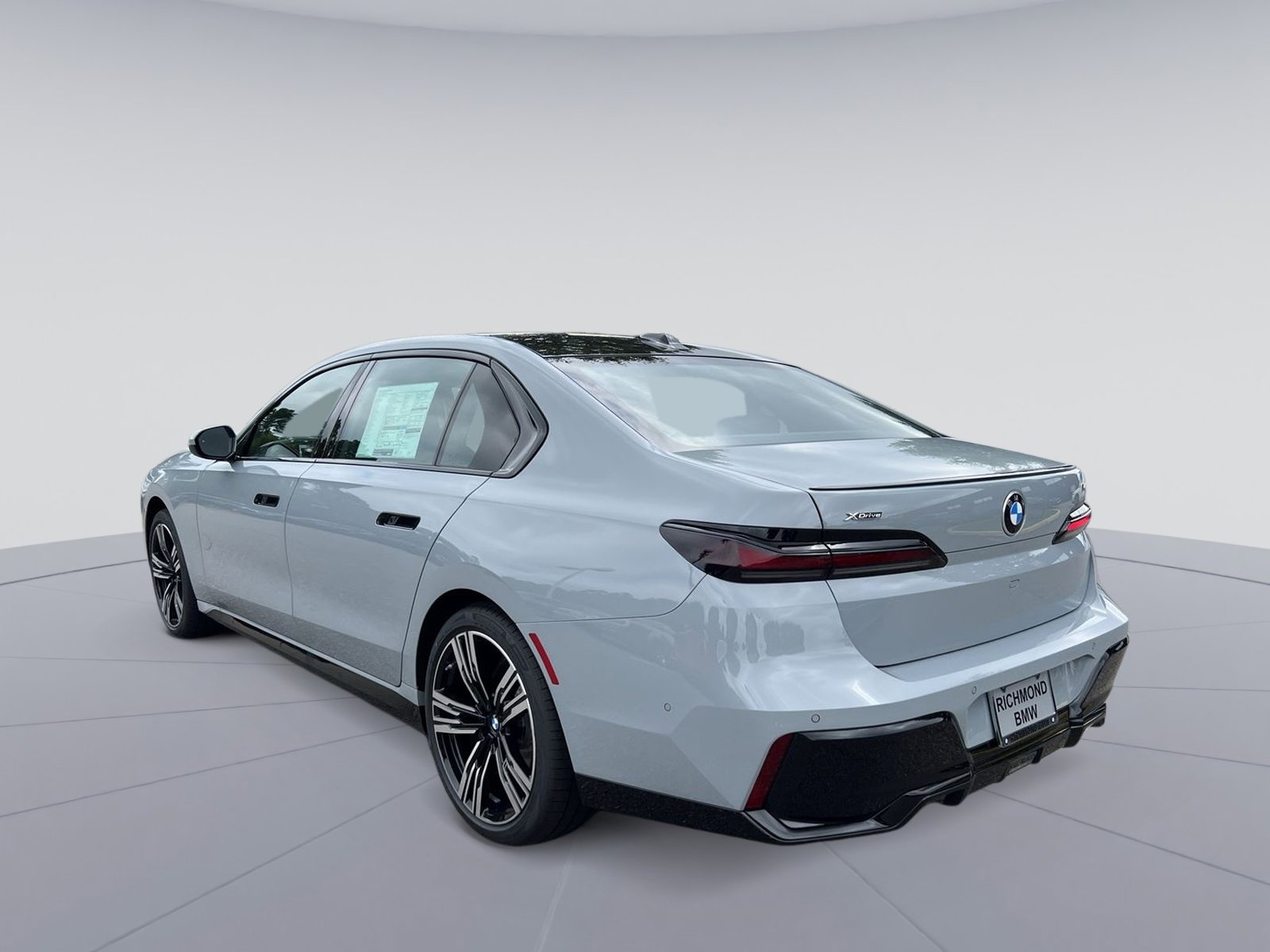 New 2025 BMW 740i xDrive w/ Executive Package image 3