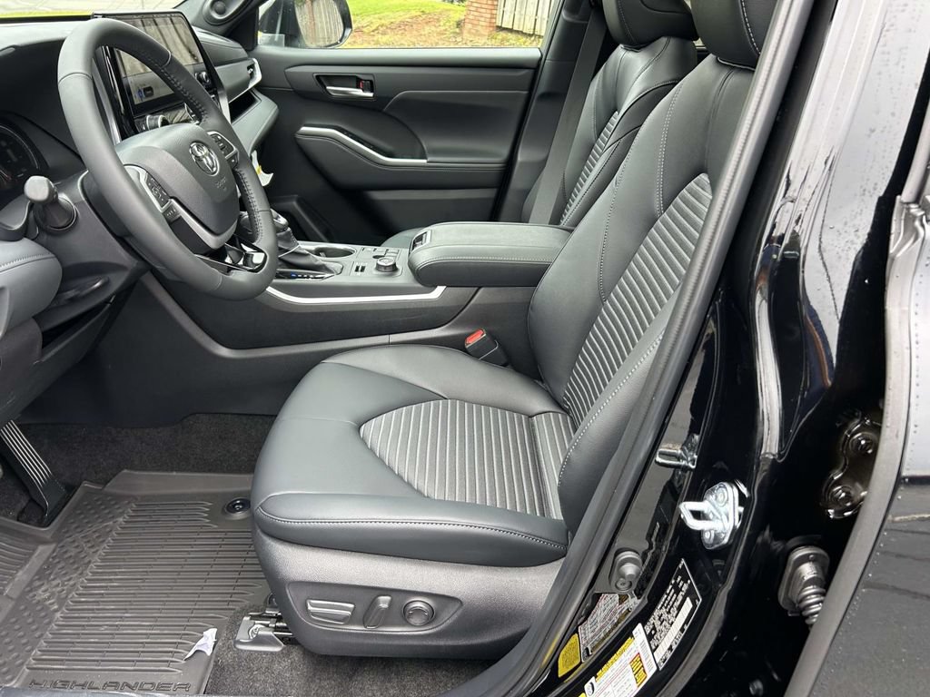 New 2026 Toyota Highlander XSE AWD/4WD image 16
