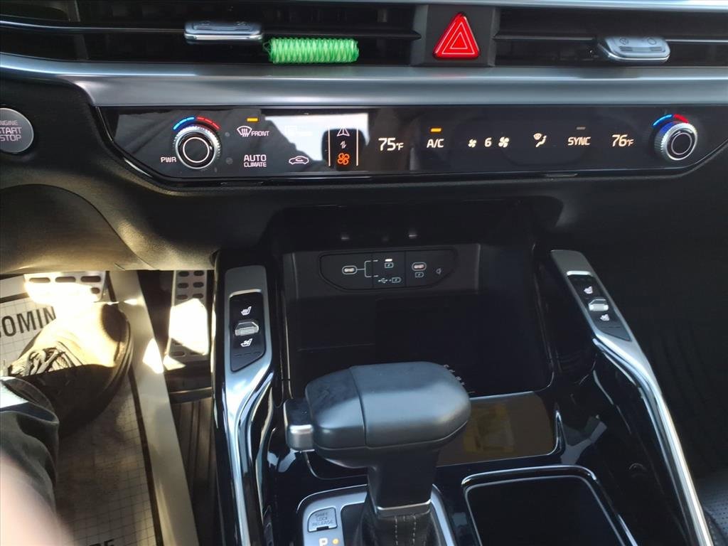 Used 2024 Kia Sorento SX image 18