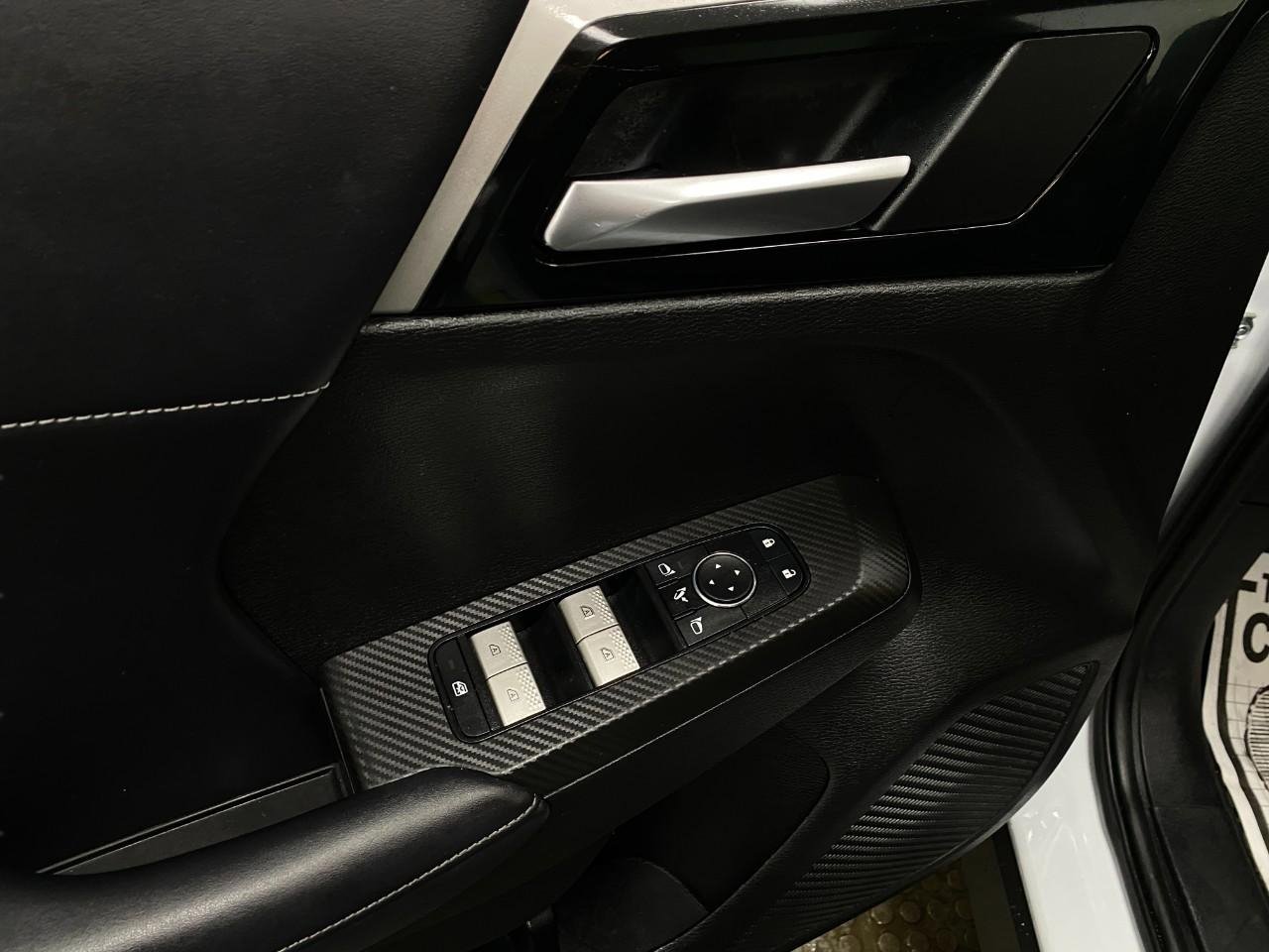 Used 2024 Mitsubishi Outlander AWD image 32