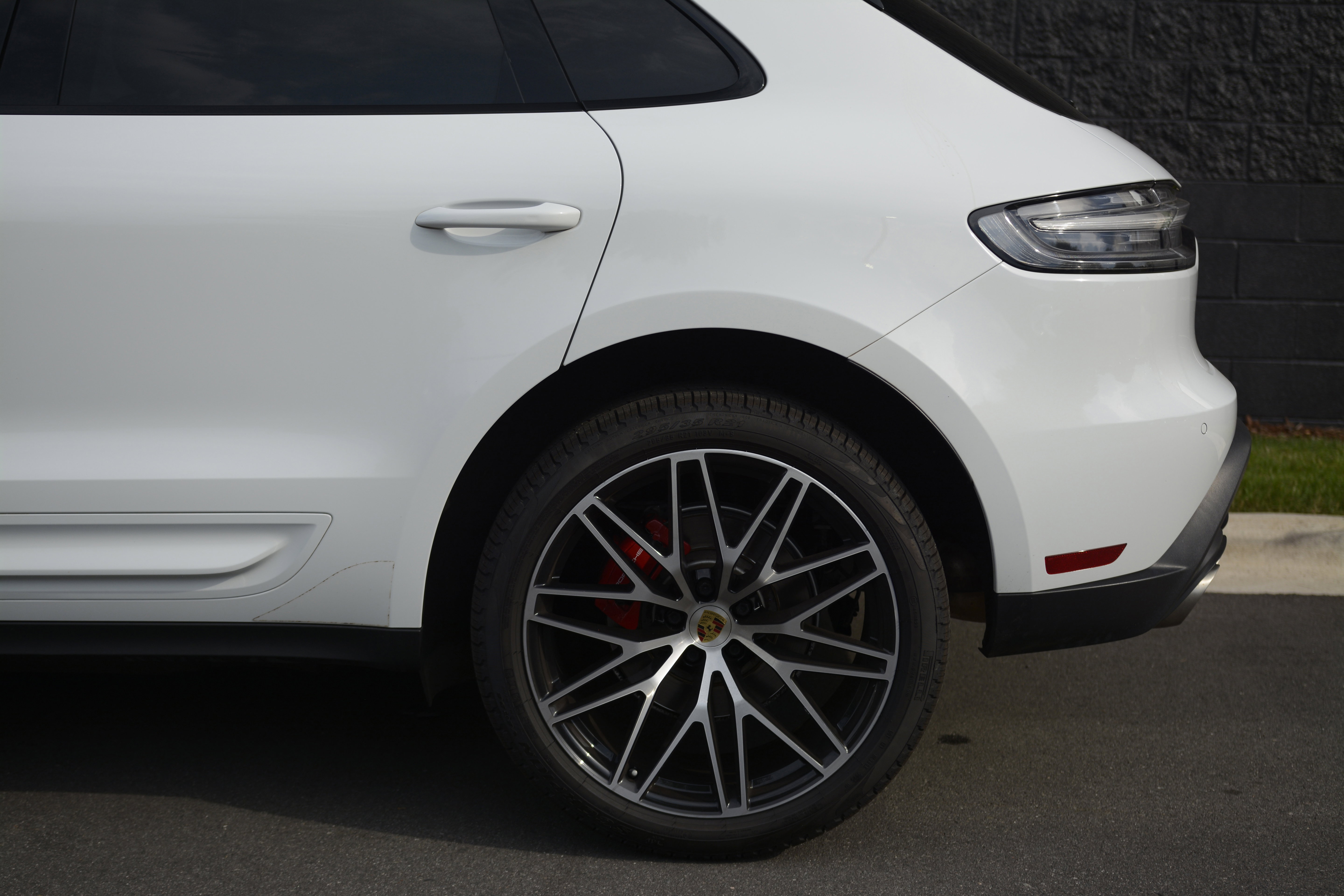Certified 2022 Porsche Macan S AWD/4WD image 40
