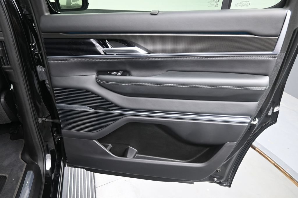 Used 2024 Jeep Grand Wagoneer Series II Obsidian w/ Quick Order Packagew 28T AWD/4WD image 26