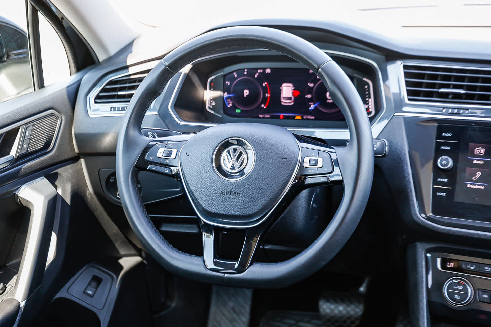 Used 2020 Volkswagen Tiguan SEL image 12