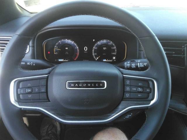 Used 2023 Jeep Wagoneer L Series II image 5