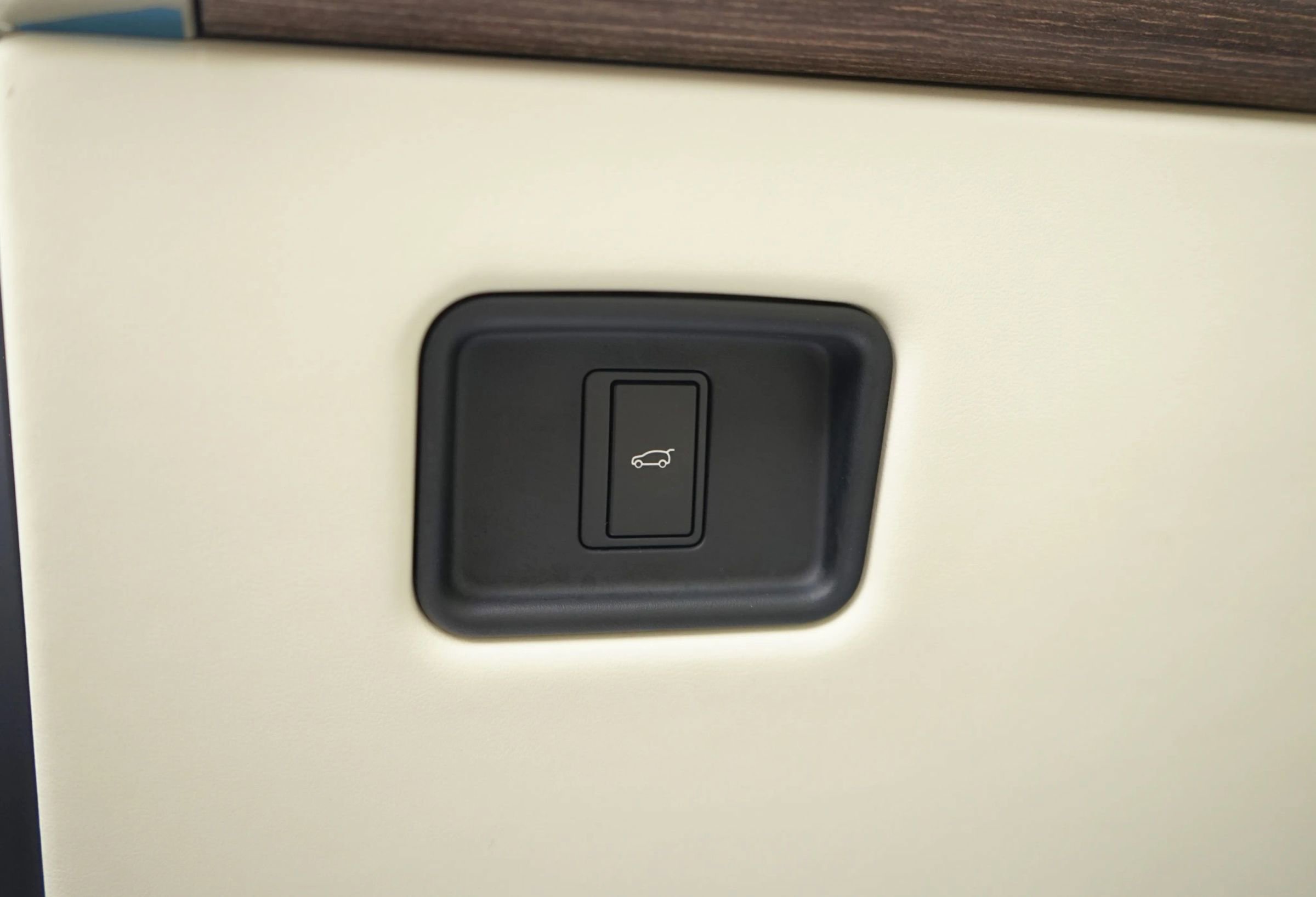 Used 2023 Land Rover Range Rover SE image 16