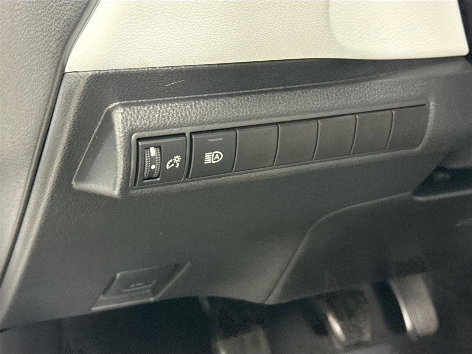 Certified 2022 Toyota Corolla SE w/ Carpet Mat Package (TMS) FWD image 14