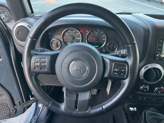 Used 2016 Jeep Wrangler Unlimited Rubicon w/ Connectivity Group AWD/4WD image 18