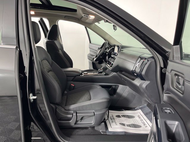 Used 2025 Nissan Pathfinder SV w/ SV Premium Package AWD/4WD image 42