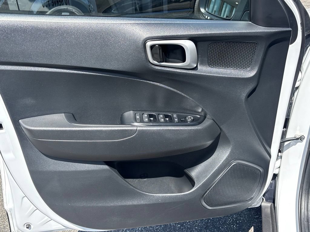 Used 2024 Hyundai Venue SEL FWD image 10