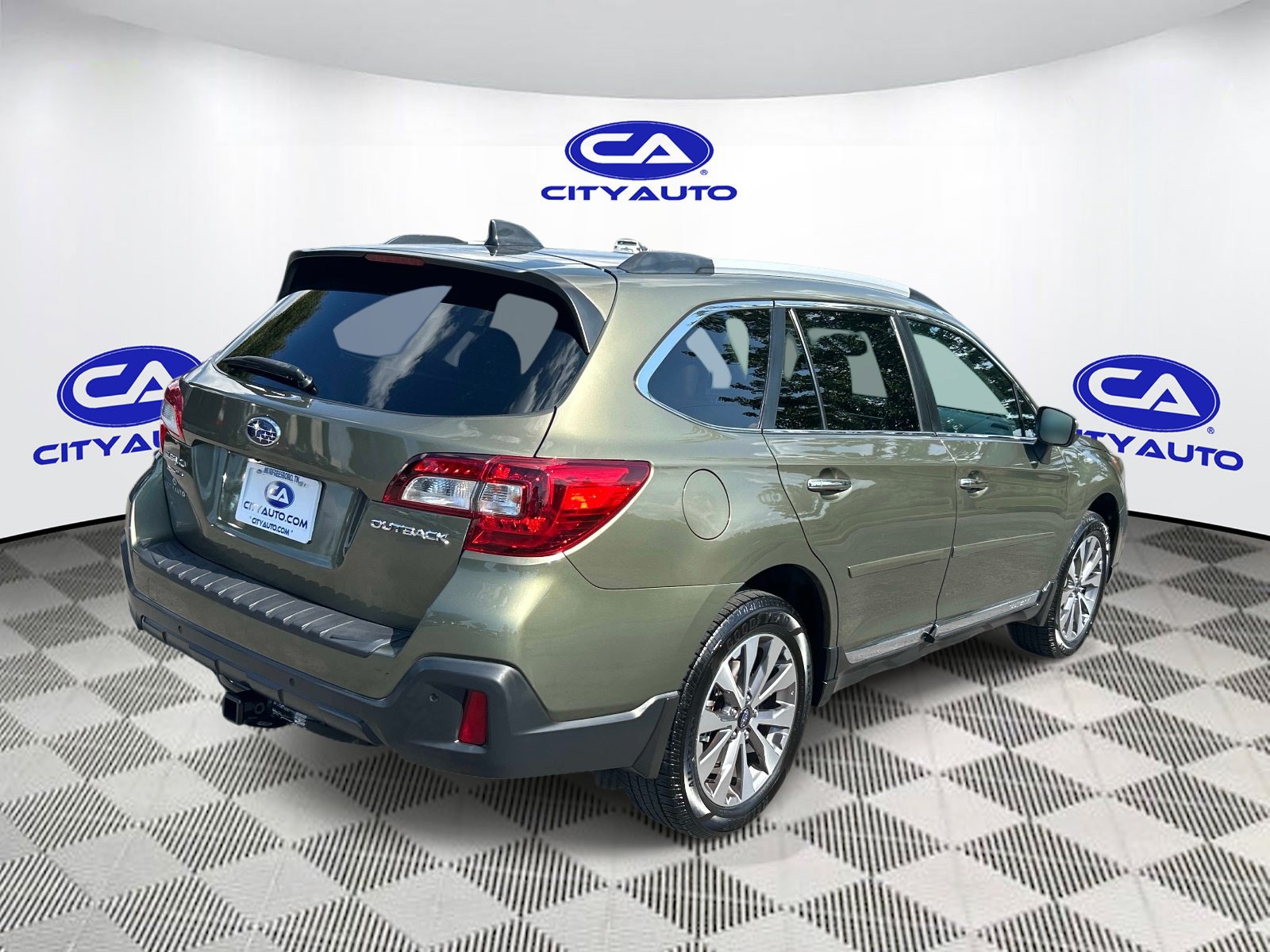 Used 2018 Subaru Outback 2.5i Touring AWD/4WD image 3