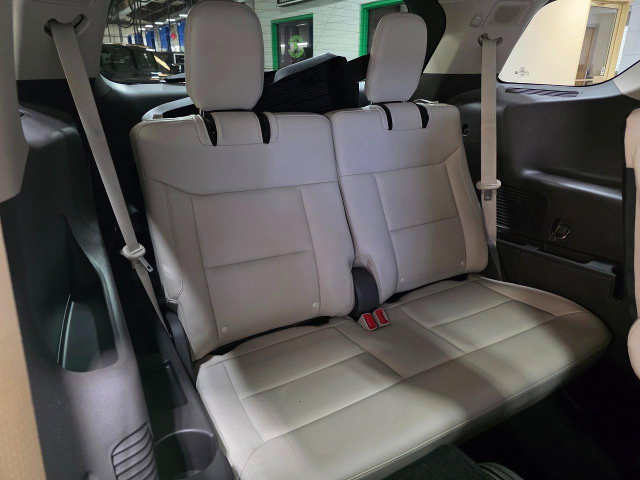 Used 2020 Ford Explorer Platinum w/ Premium Technology Package AWD/4WD image 25