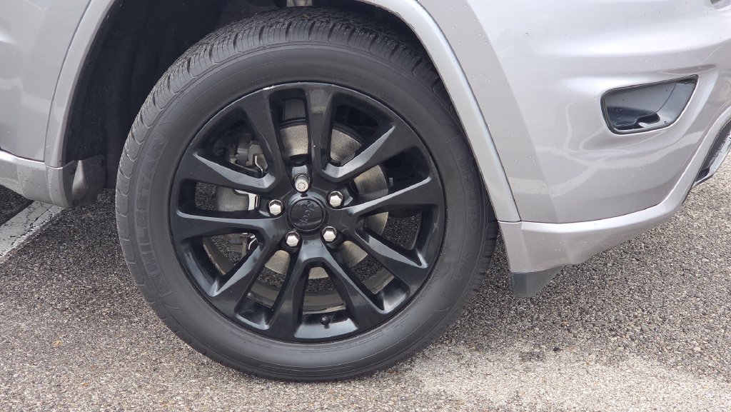 Used 2018 Jeep Grand Cherokee Altitude AWD/4WD image 10