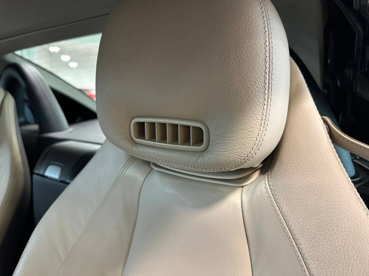 Used 2011 Mercedes-Benz SLK 300 image 14