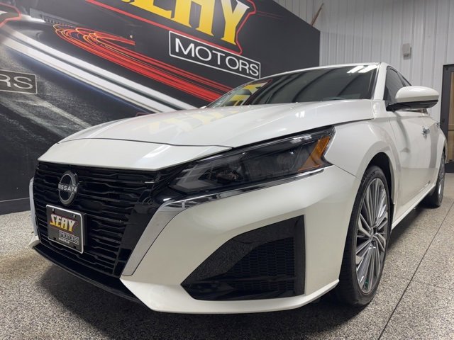 Used 2023 Nissan Altima 2.5 SL image 2