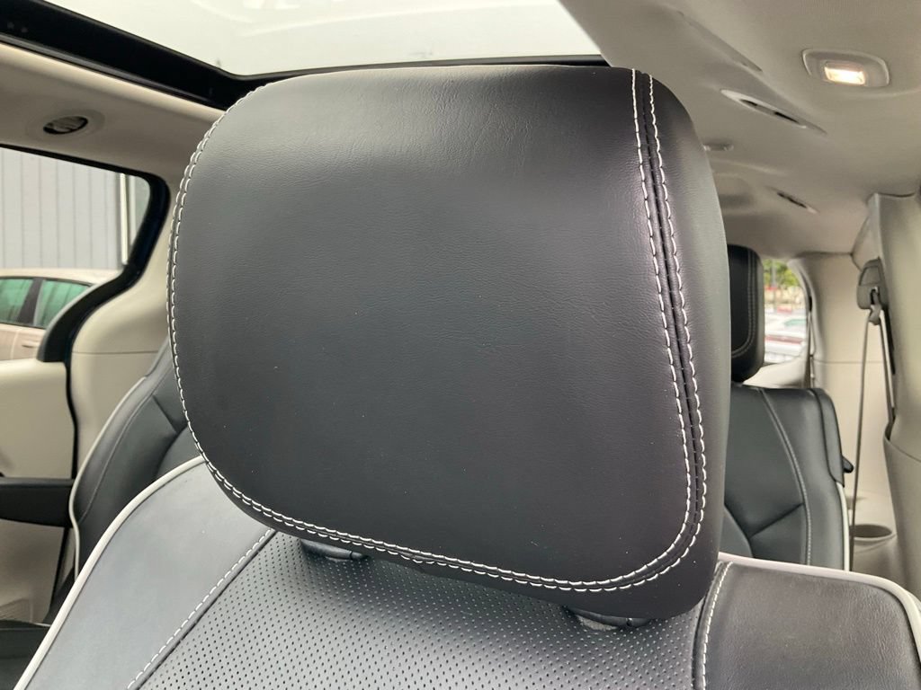 Used 2023 Chrysler Pacifica Limited FWD image 18