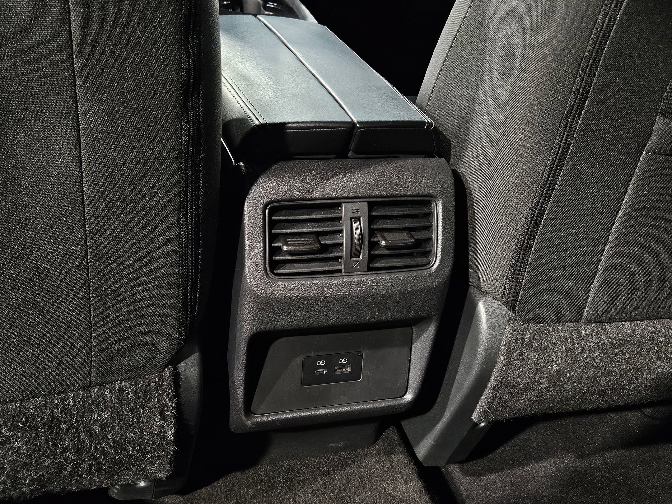 Used 2023 Nissan Rogue SV image 36