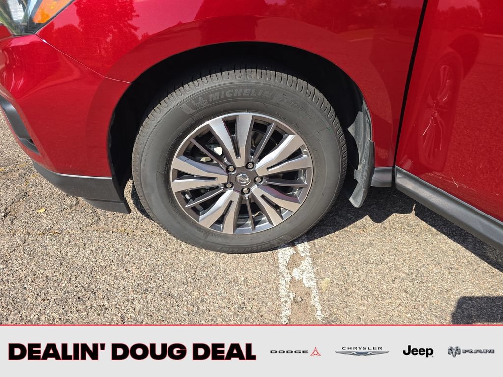 Used 2018 Nissan Pathfinder S AWD/4WD image 25