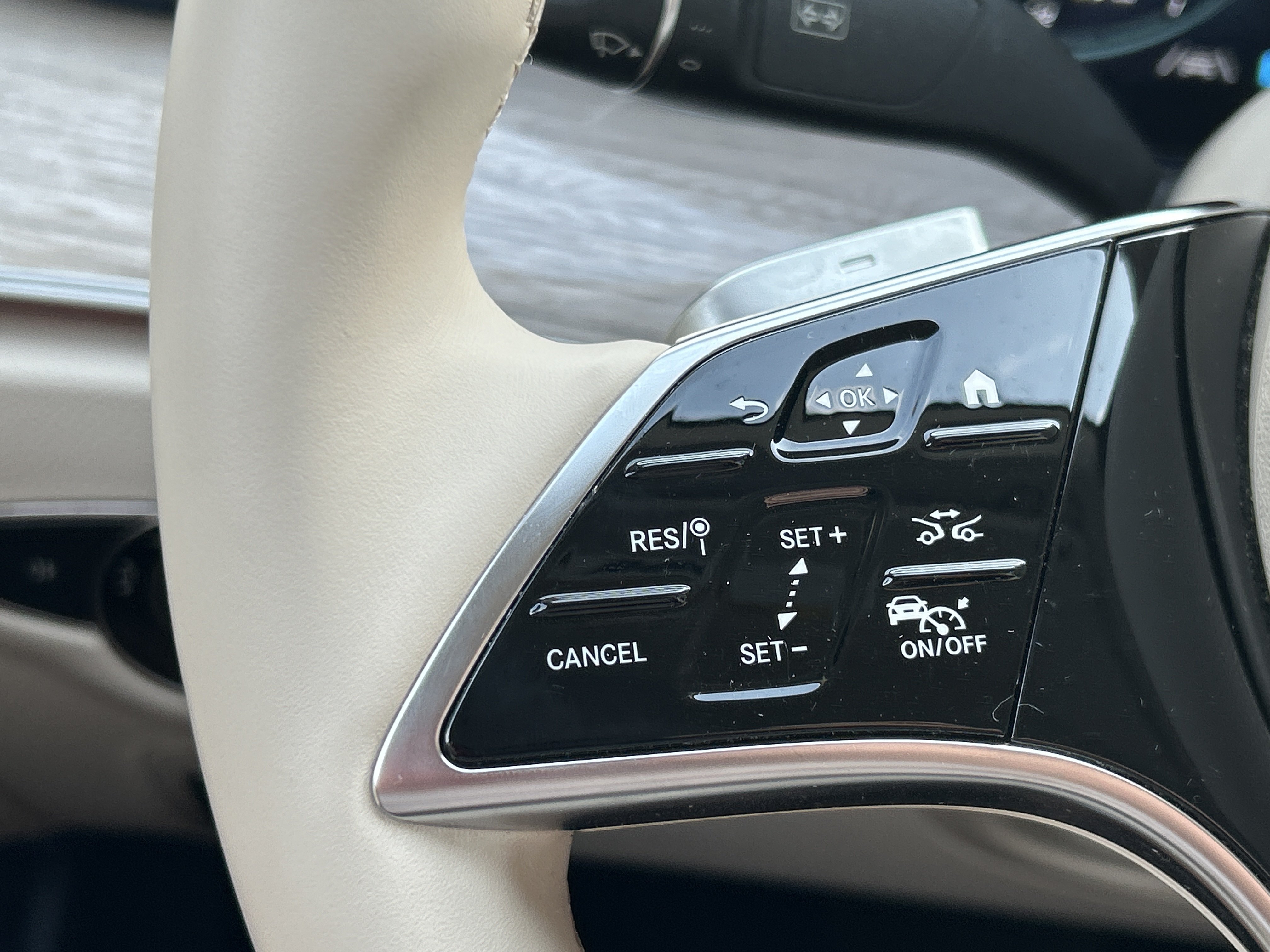 Used 2023 Mercedes-Benz E 450 Cabriolet image 36