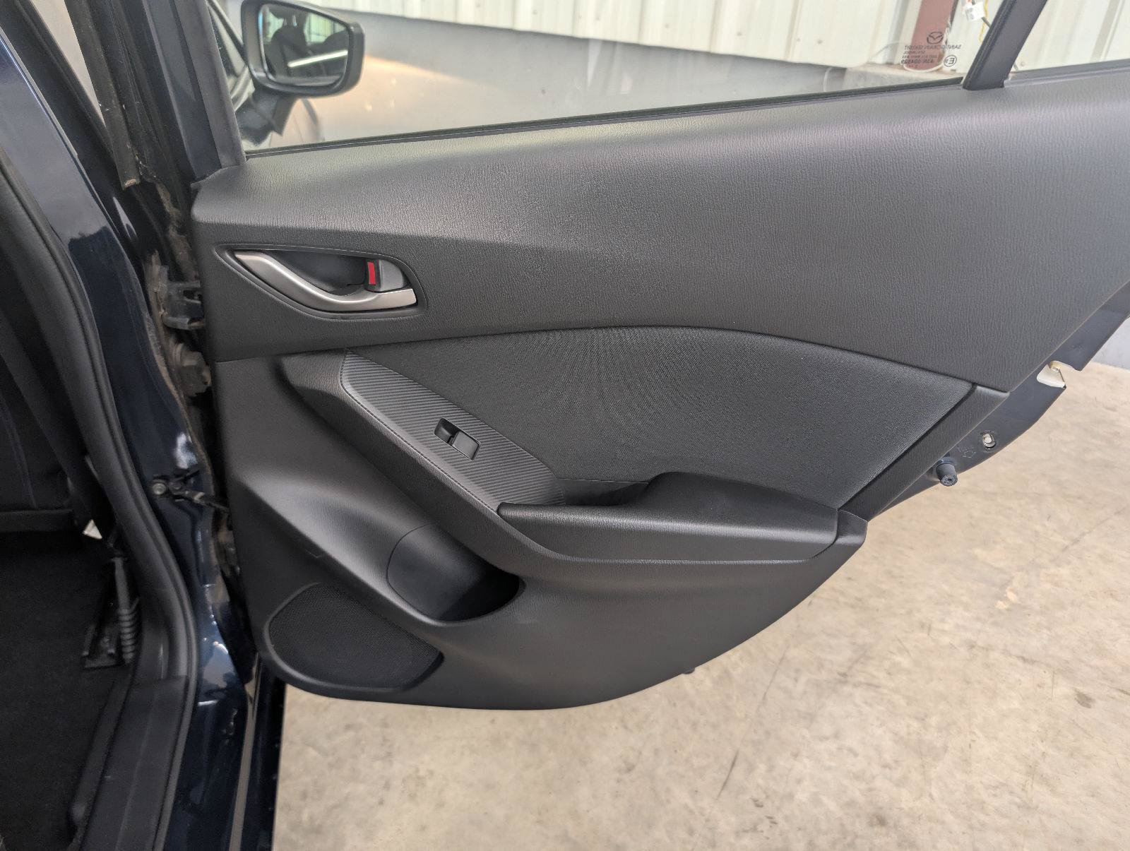 Used 2014 MAZDA MAZDA3 i Sport FWD image 34