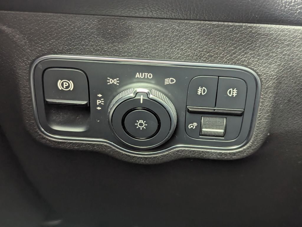 Used 2021 Mercedes-Benz GLB 250 image 50