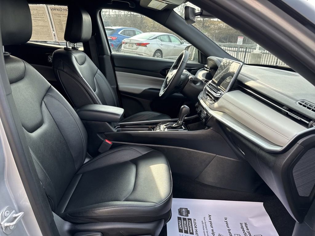 Used 2025 Jeep Compass Limited image 26