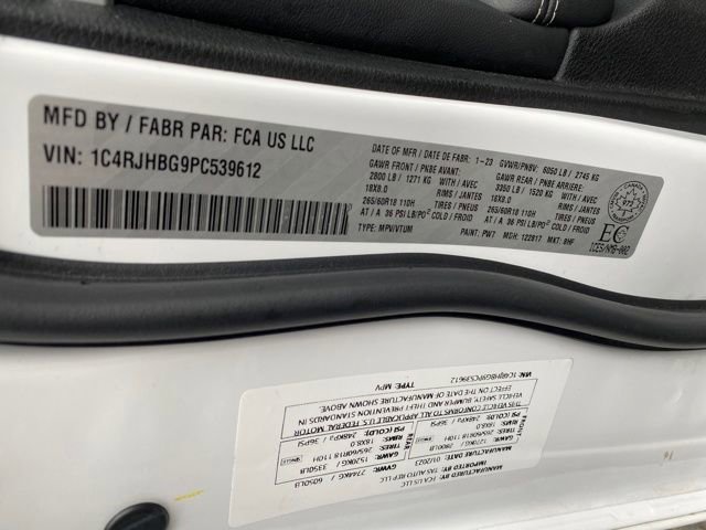 Used 2023 Jeep Grand Cherokee Limited image 25