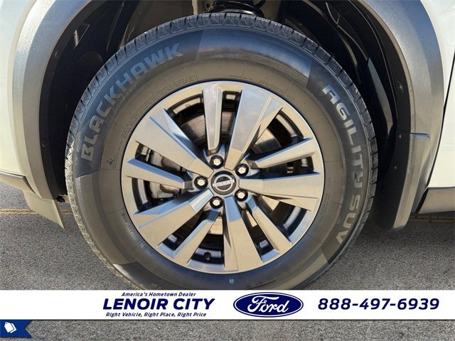 Used 2022 Nissan Pathfinder SV w/ SV Premium Package image 9