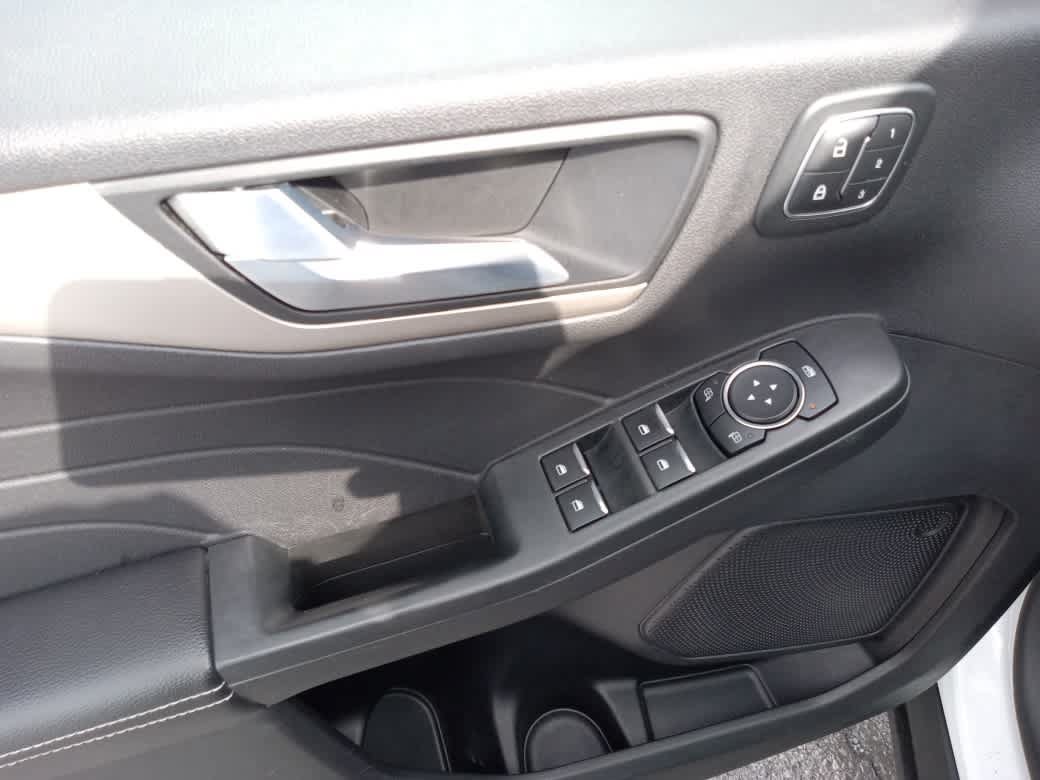 Used 2022 Ford Escape SEL w/ Technology Package AWD/4WD image 12