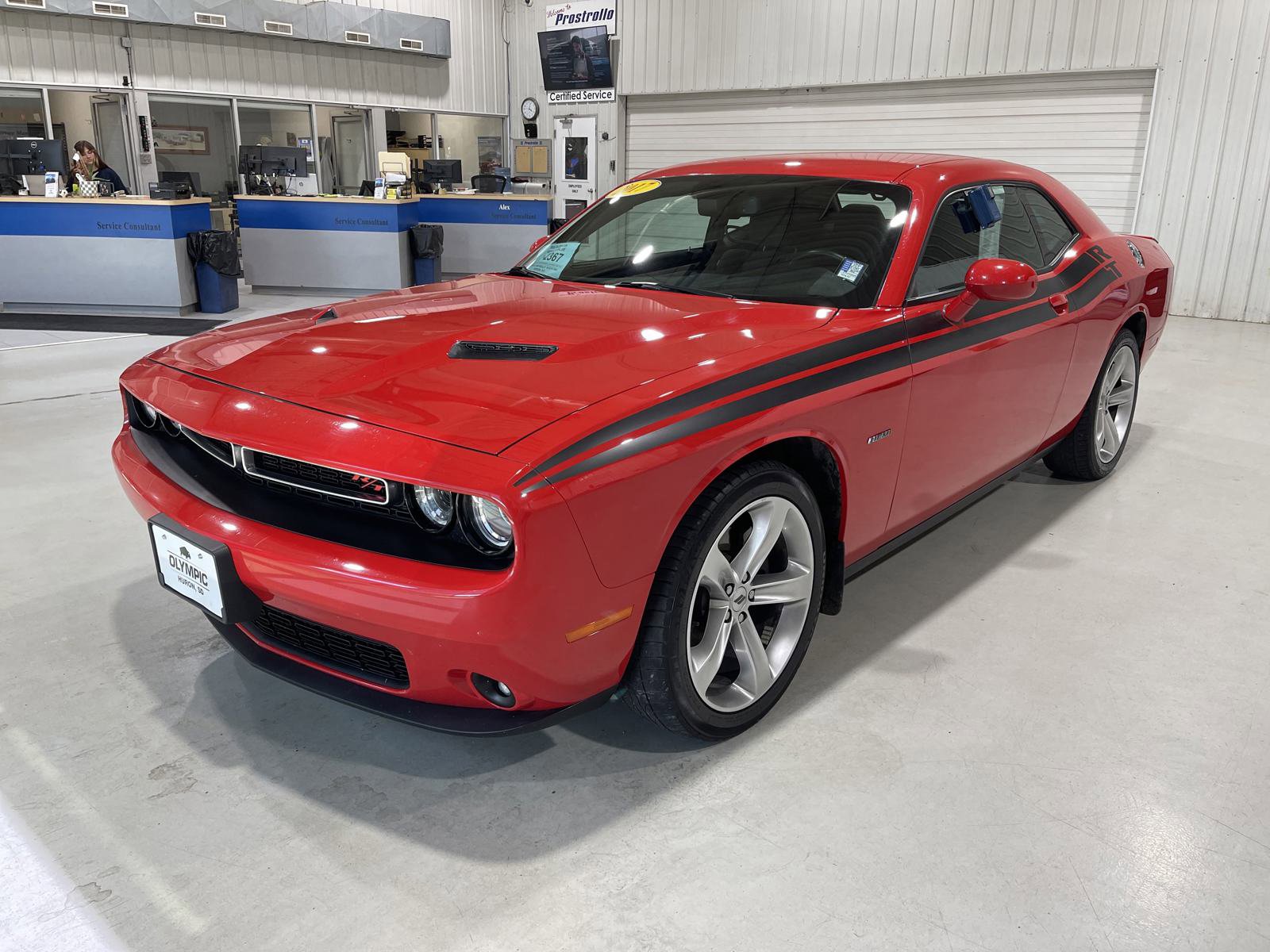 Used 2017 Dodge Challenger R/T image 4