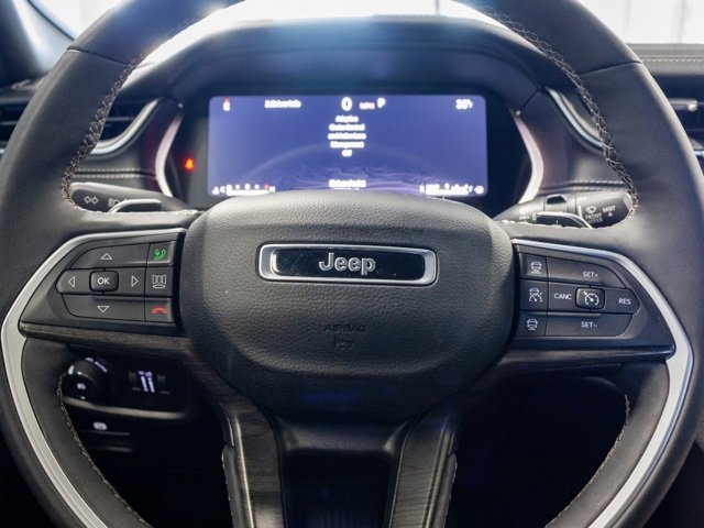 Used 2024 Jeep Grand Cherokee Limited w/ Black Appearance Package image 12