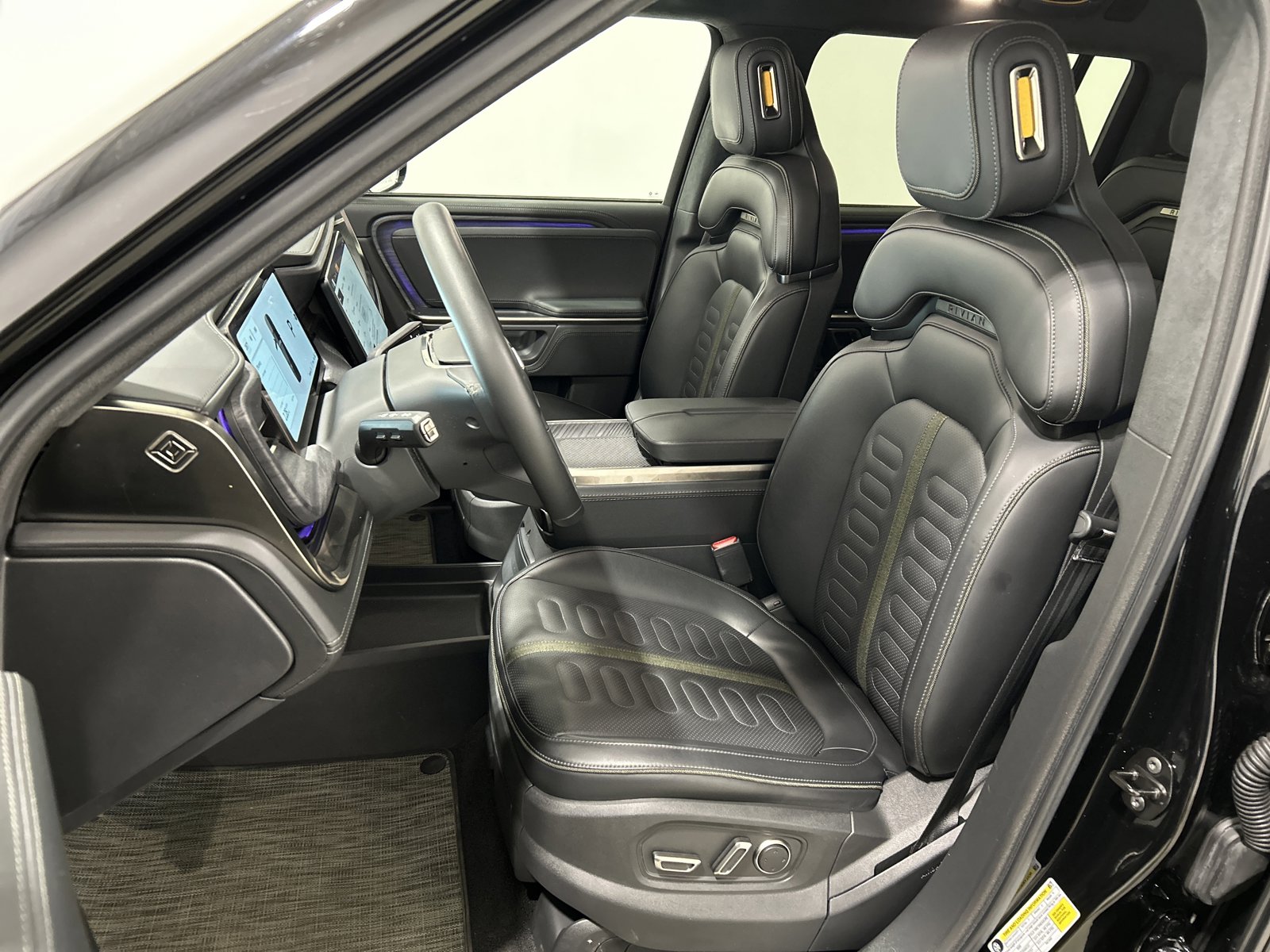 Used 2024 Rivian R1S Adventure AWD/4WD image 20