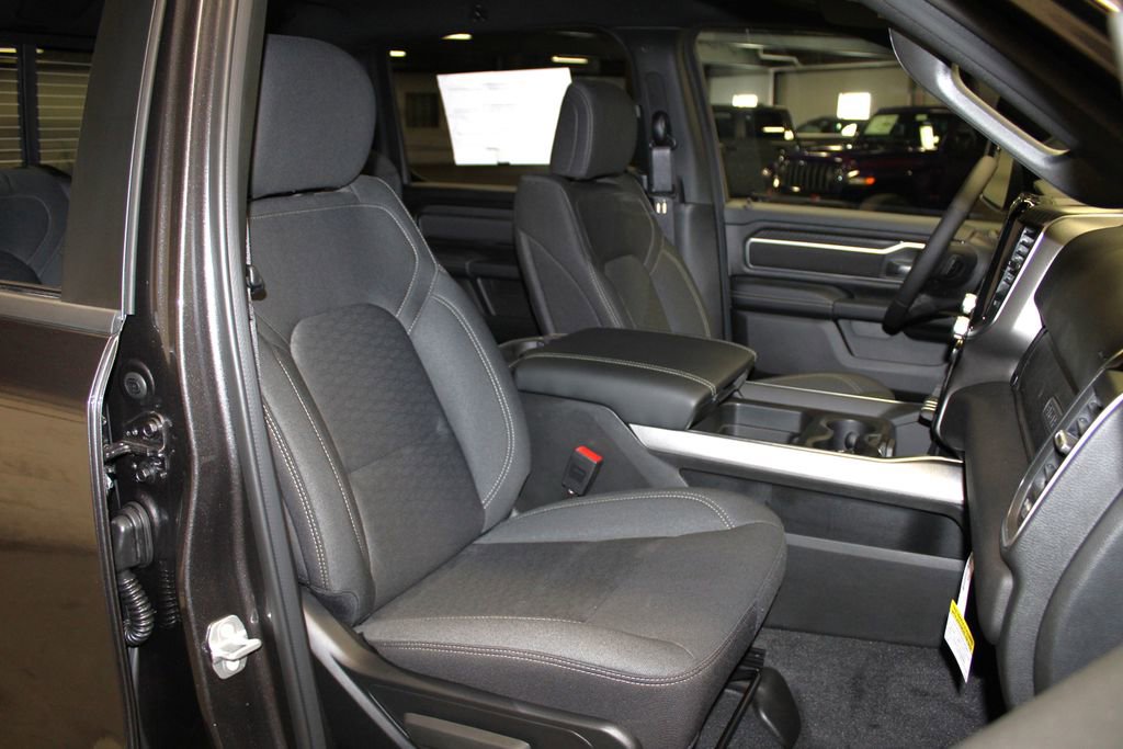 New 2026 RAM 1500 4x4 Crew Cab image 28