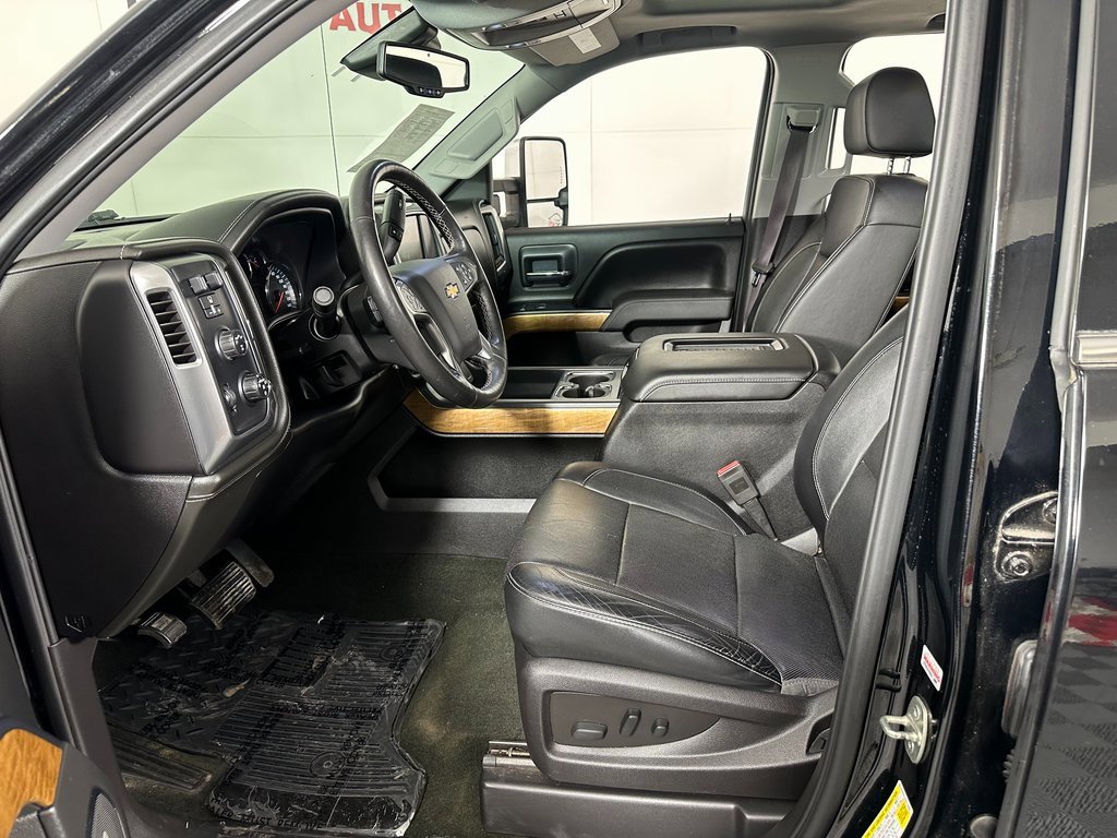 Used 2017 Chevrolet Silverado 1500 LTZ w/ LTZ Plus Package image 16