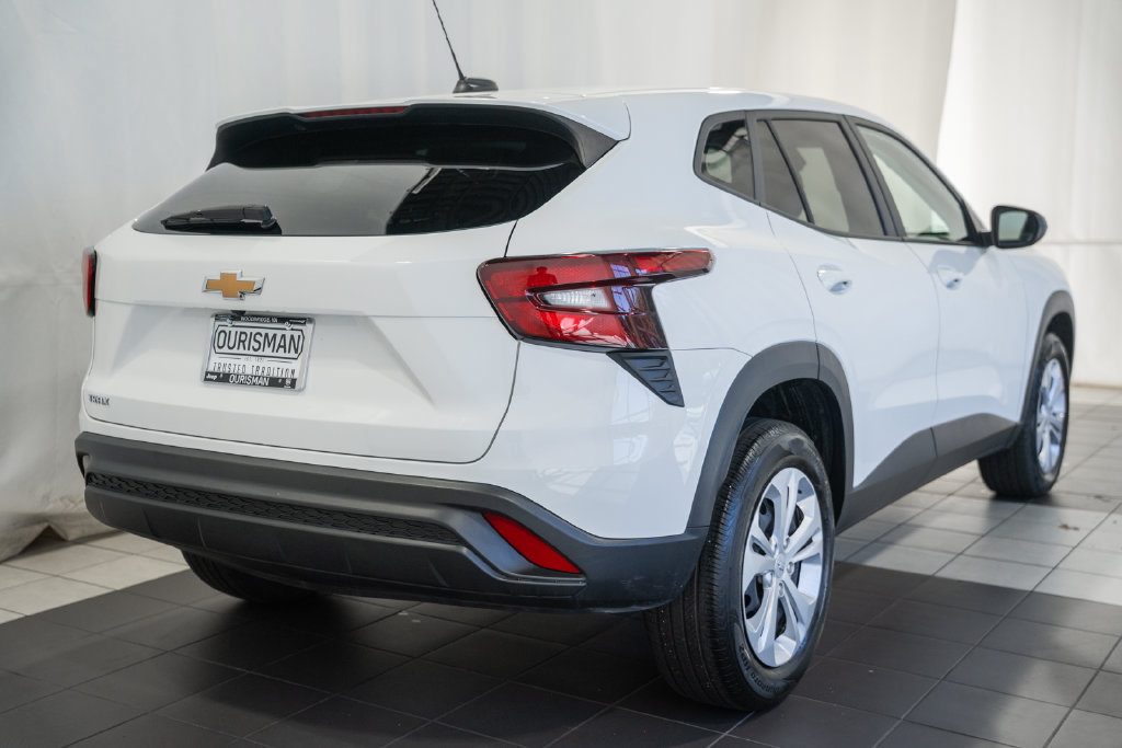 Used 2025 Chevrolet Trax LS FWD image 4