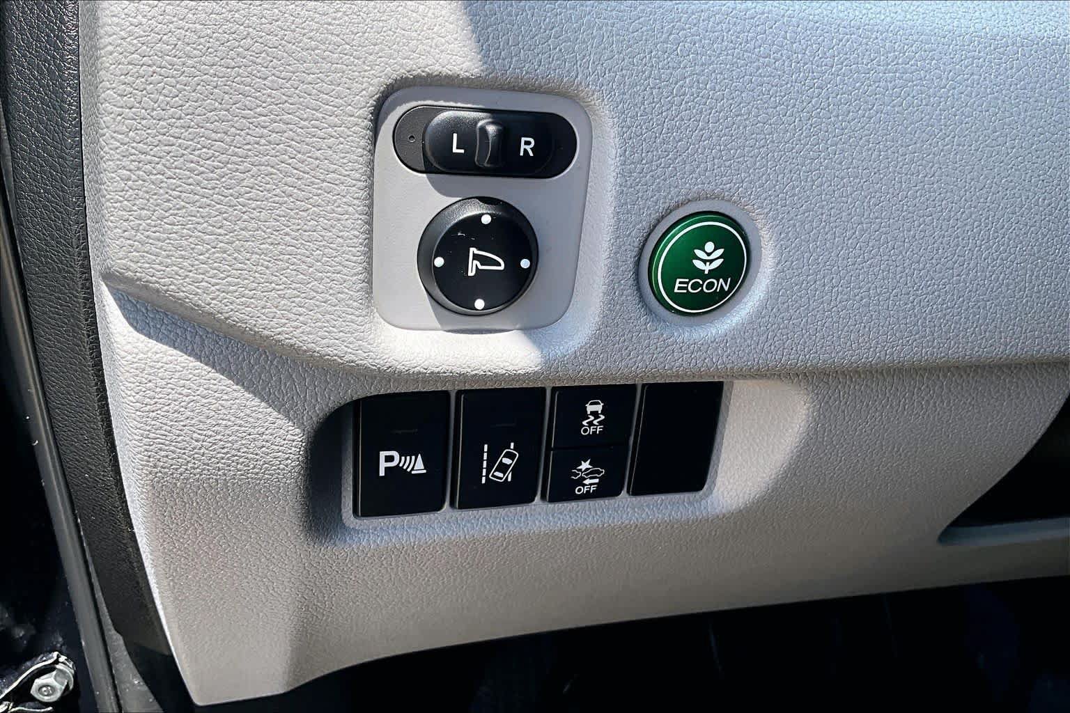 Used 2016 Honda Pilot Touring image 32