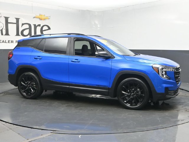 Used 2024 GMC Terrain SLE w/ Driver Convenience Package FWD image 1