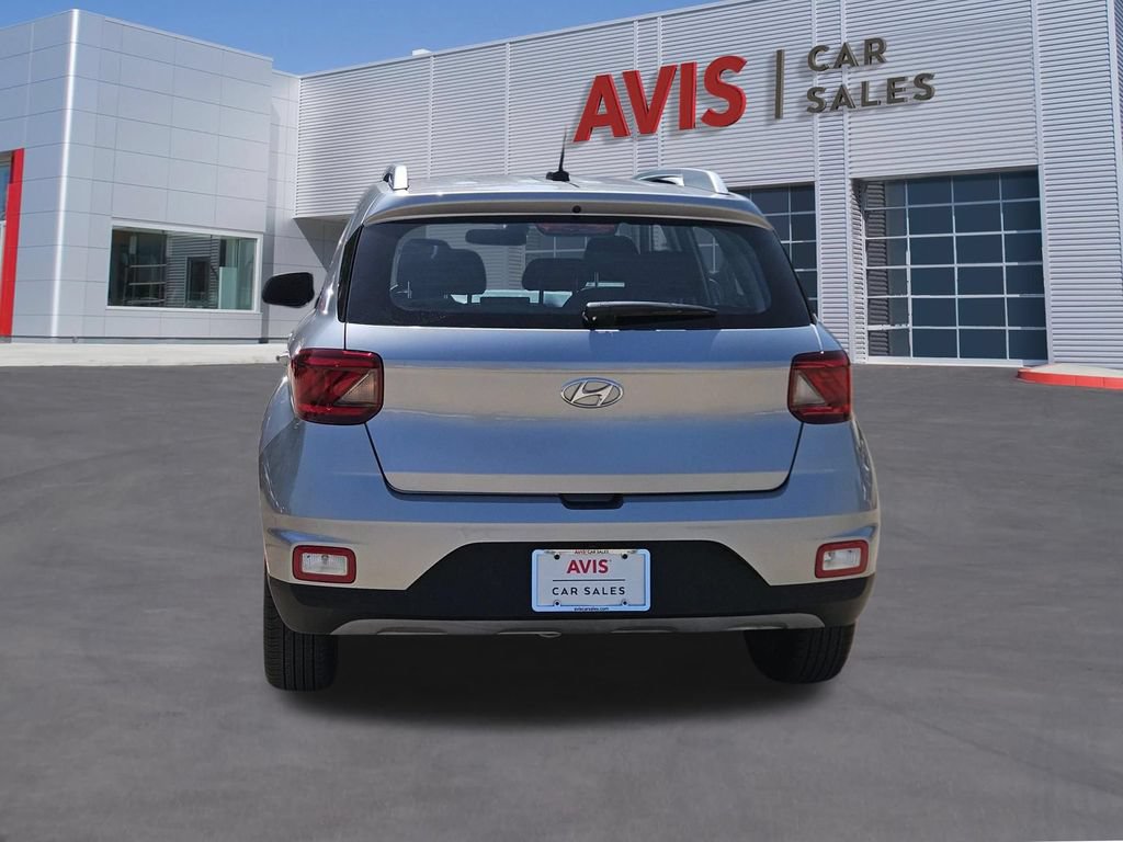 Used 2025 Hyundai Venue SEL FWD image 5
