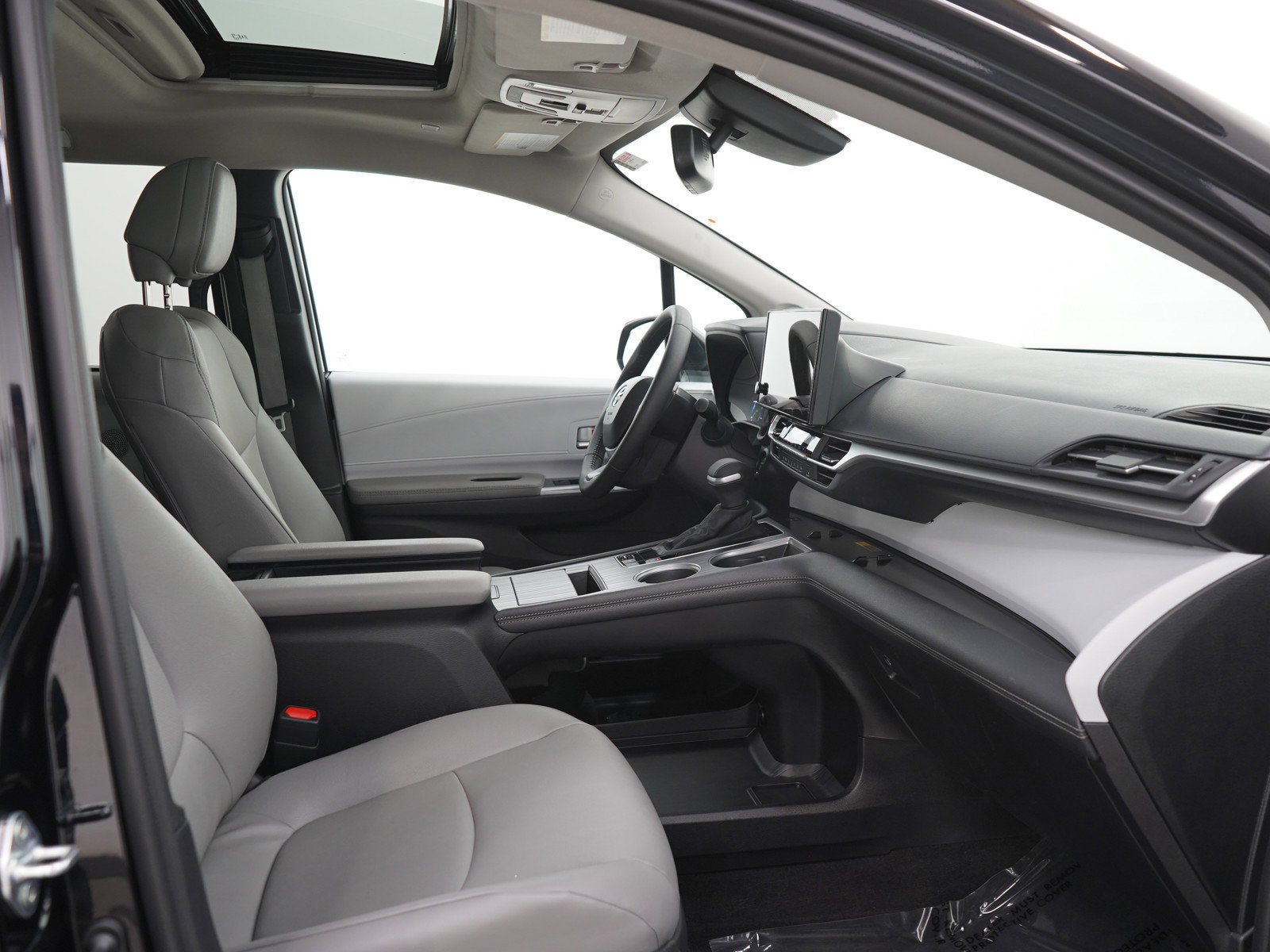 Used 2025 Toyota Sienna XLE w/ XLE Plus Package AWD/4WD image 14