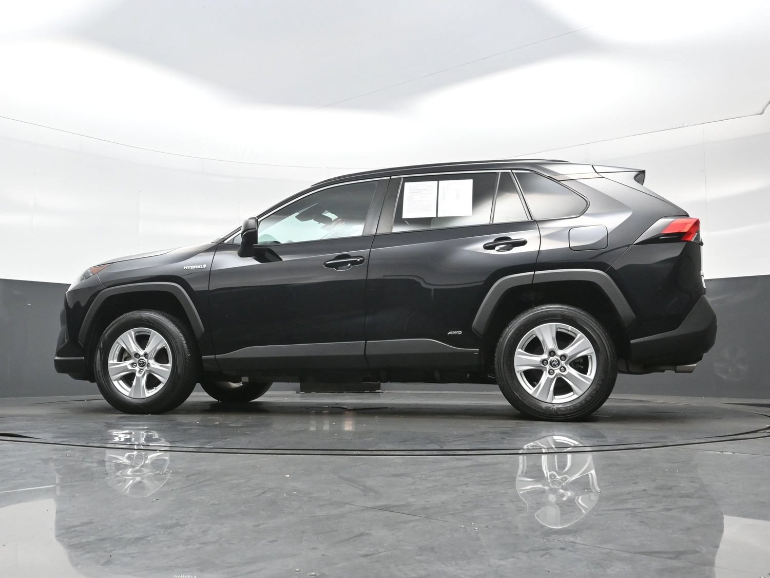 Used 2021 Toyota RAV4 LE AWD/4WD image 27