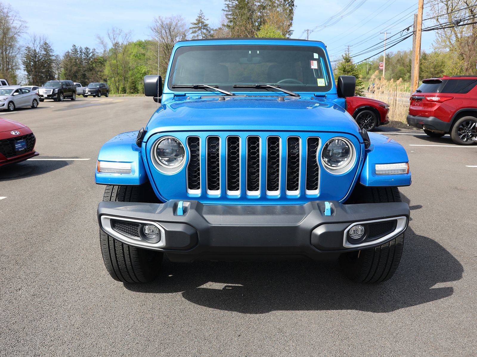 Used 2023 Jeep Wrangler Unlimited Sahara AWD/4WD image 2