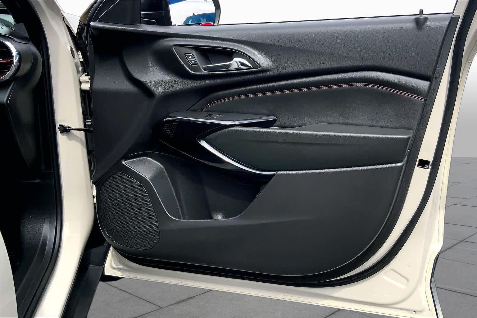 Certified 2026 Chevrolet Trax RS w/ Sunroof Package FWD image 23
