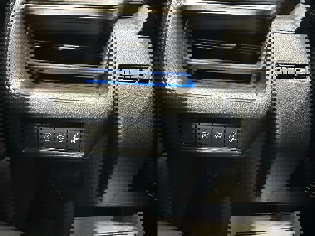 Used 2025 Toyota Prius XLE image 17