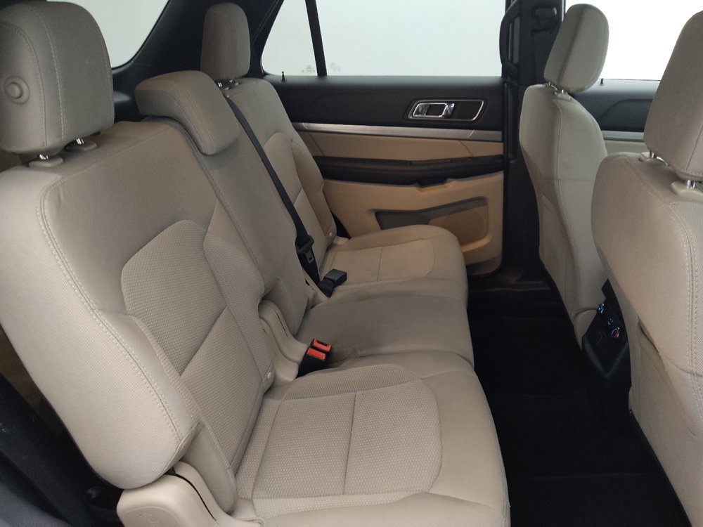 Used 2018 Ford Explorer XLT FWD image 19